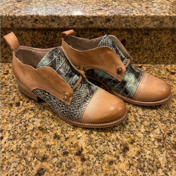 FreeBird Mabel Turquoise Black Faux Snakeskin Light Oxfords Size 8 VGUC - Picture 2 of 9